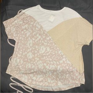 Neutral Animal Print Short Sleeve Tee NWT Medium Creamy Light Pink, Tan